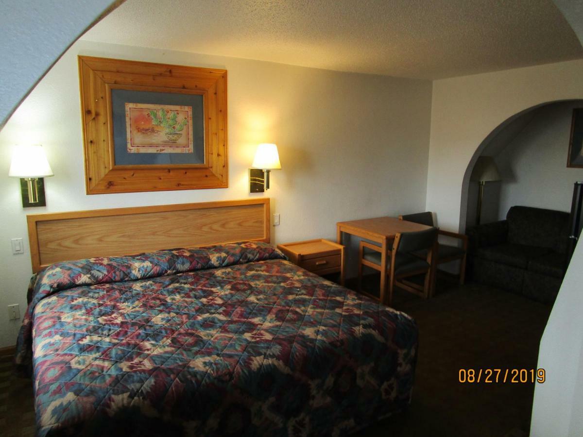 North Country Inn & Suites Mandan Exterior photo
